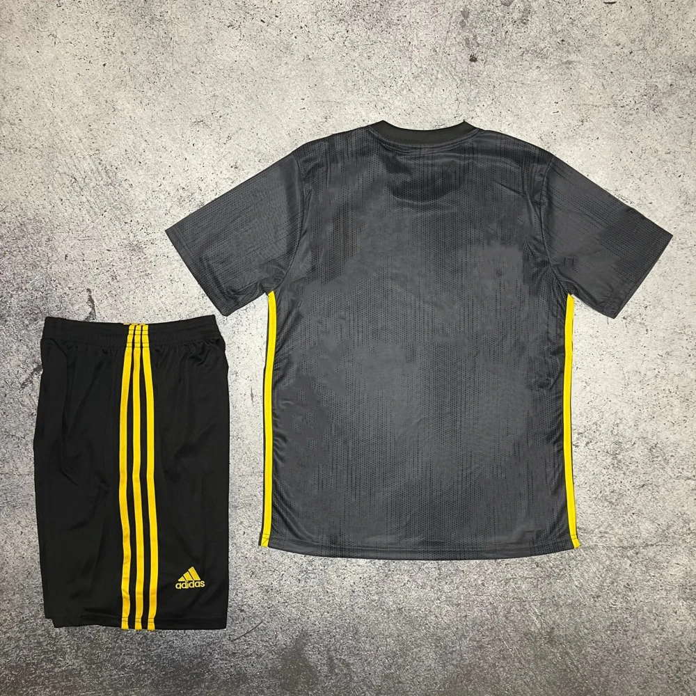 Футбольная форма Juventus Third 18/19 grey #2